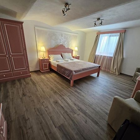 Casa Raduly - Apartament Demisol ซีบิว ภายนอก รูปภาพ