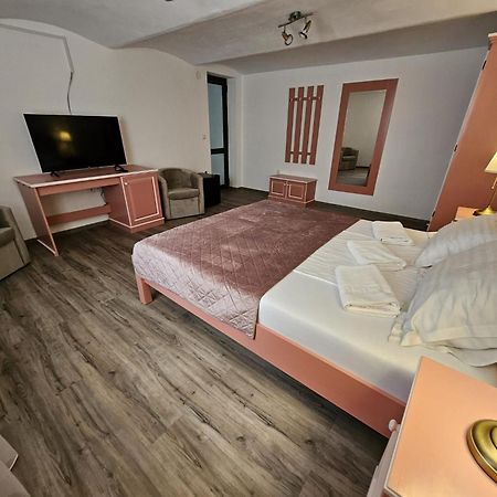 Casa Raduly - Apartament Demisol ซีบิว ภายนอก รูปภาพ