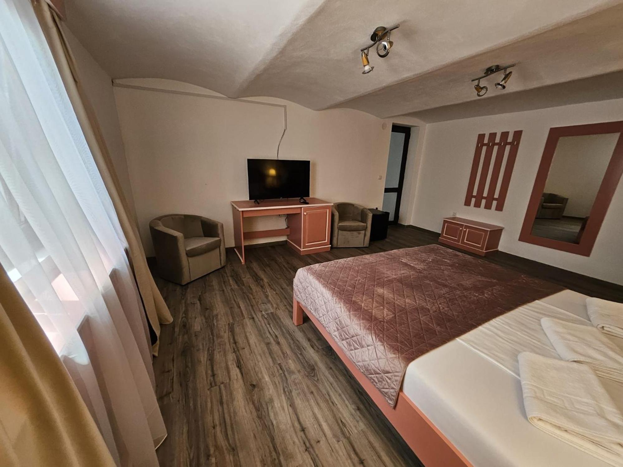 Casa Raduly - Apartament Demisol ซีบิว ภายนอก รูปภาพ