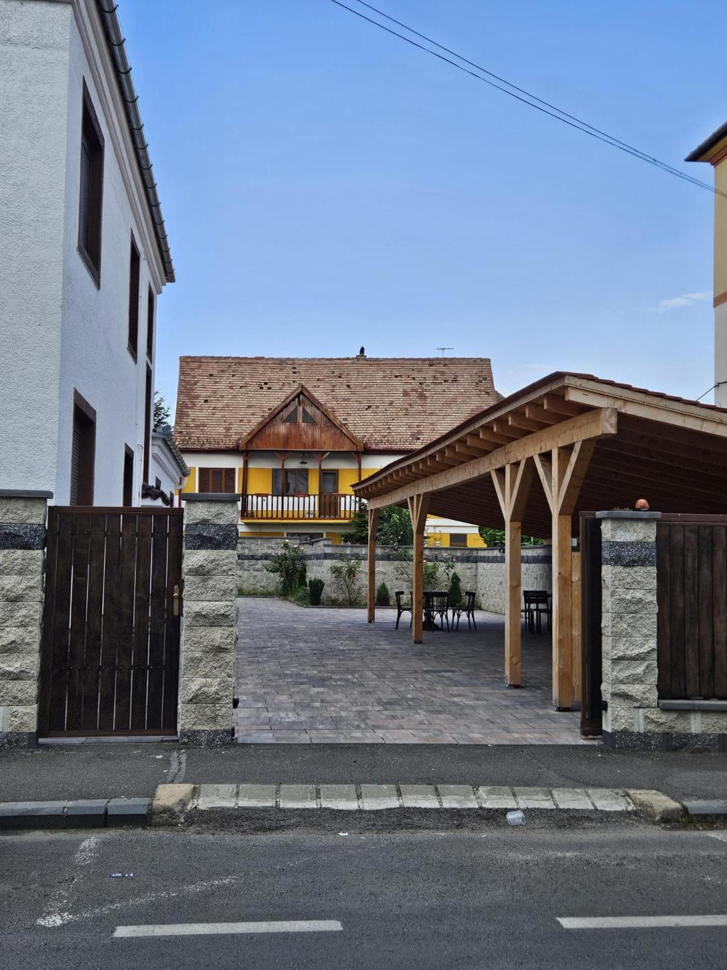 Casa Raduly - Apartament Demisol ซีบิว ภายนอก รูปภาพ