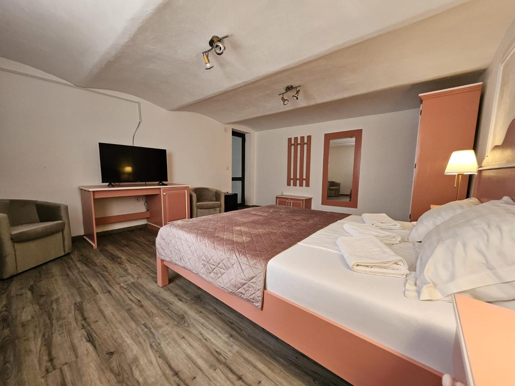 Casa Raduly - Apartament Demisol ซีบิว ภายนอก รูปภาพ